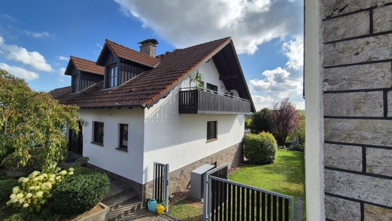 Straßenansicht Balkon