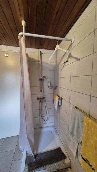 Dusche mit nied. Einstieg