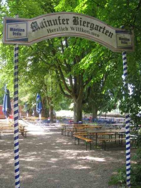 Biergarten hinein