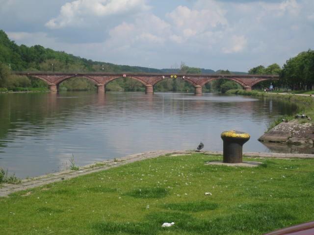 Main mit Brücke v unten