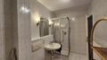 mit Dusche + Wanne